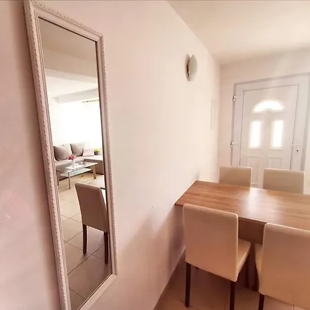 On Ground Floor 50 Paces From Beach Apartment *